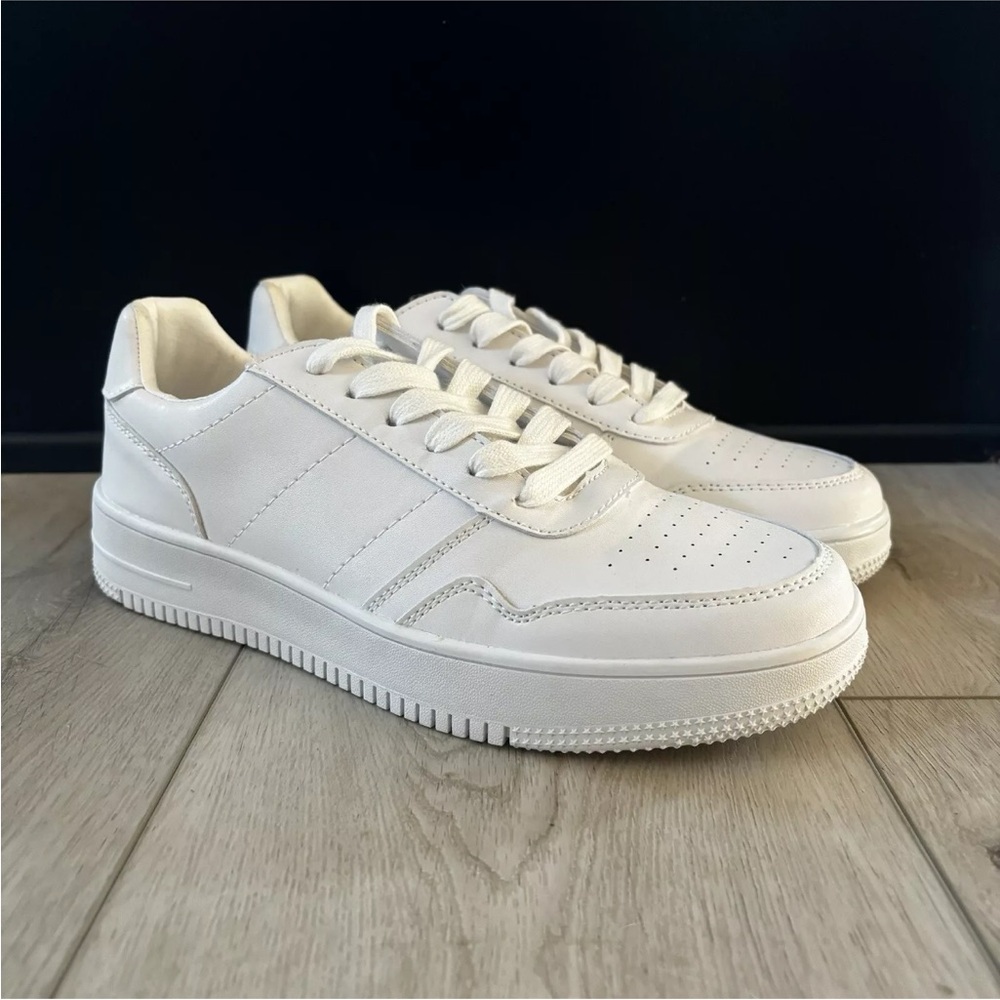 Express Women’s White Low Top Lace Up Sneakers